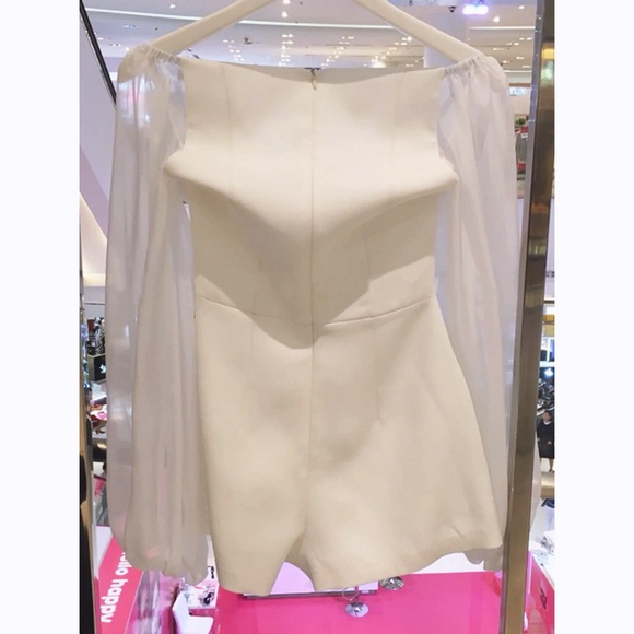 Chic Off-Shoulder High-Waisted Romper with Lantern Sleeves Size S White - Picture 3 of 4